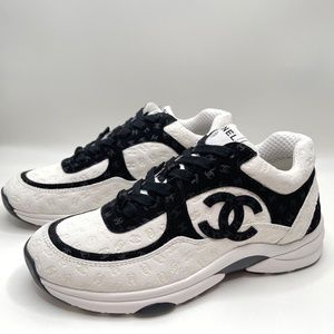 chanel cc runner trainers